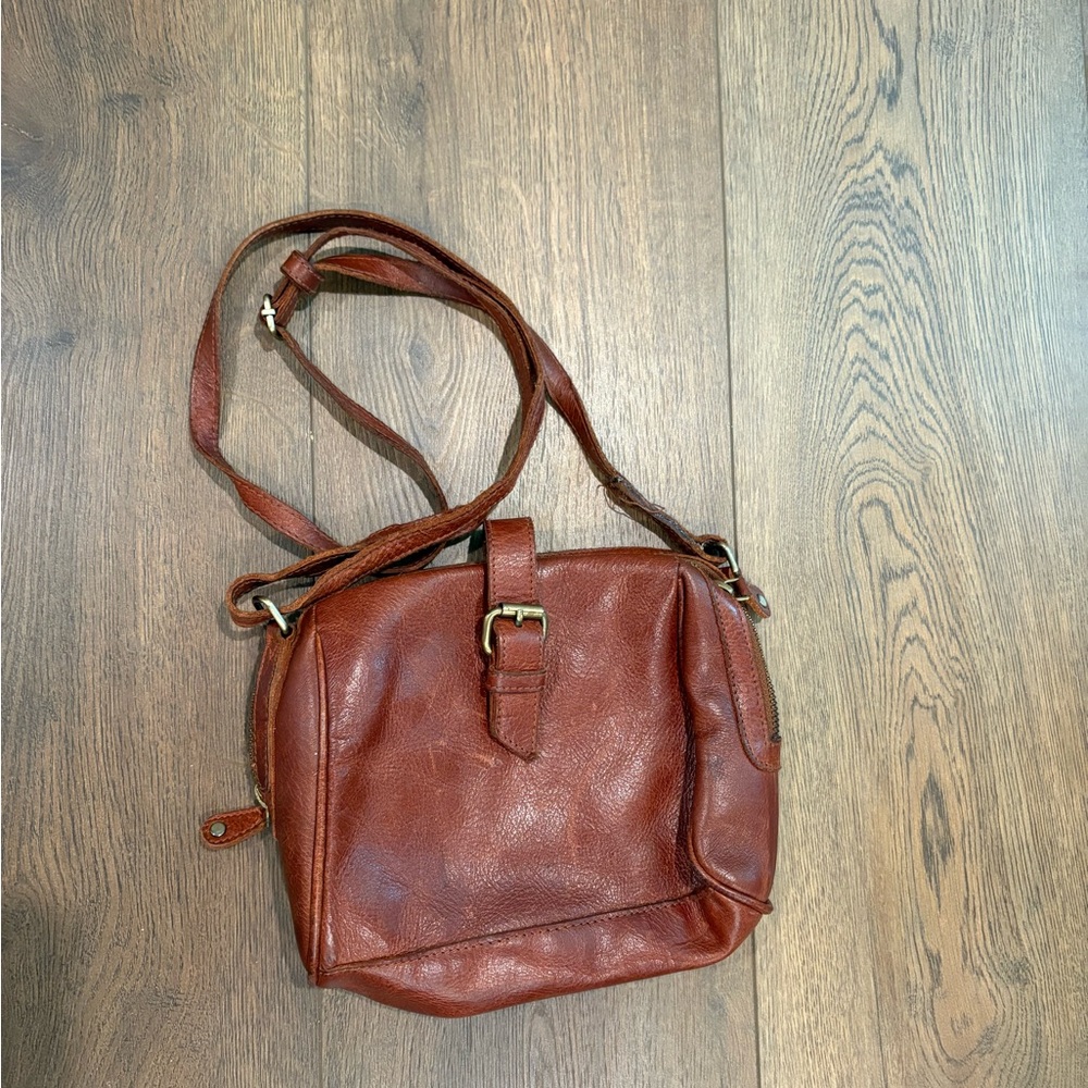 Vintage Brown Leather Crossbody Bag with Metal Buckle